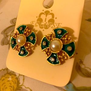 Green and gold with pearl center earrings New